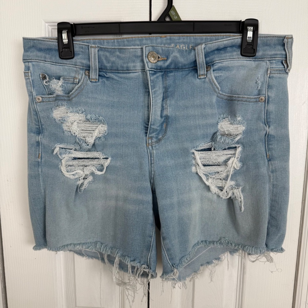 American Eagle Dream Short Midi Distressed Denim Shorts Light Wash Women Size 16